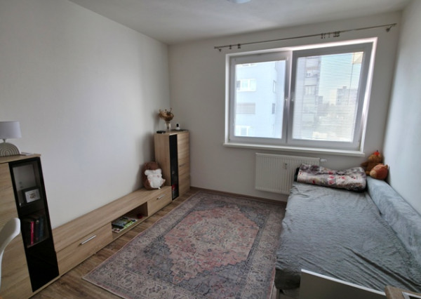 Na prenájom garsónka v Seredi