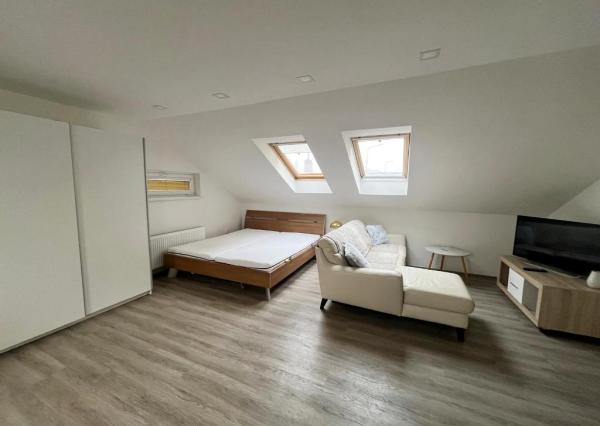 Na prenájom 1. izbový byt v Seredi