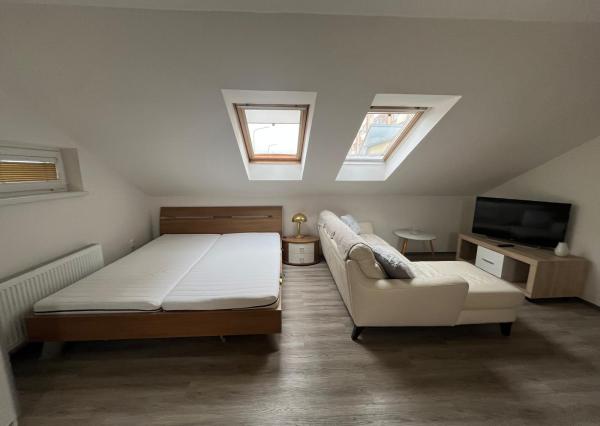 Na prenájom 1. izbový byt v Seredi