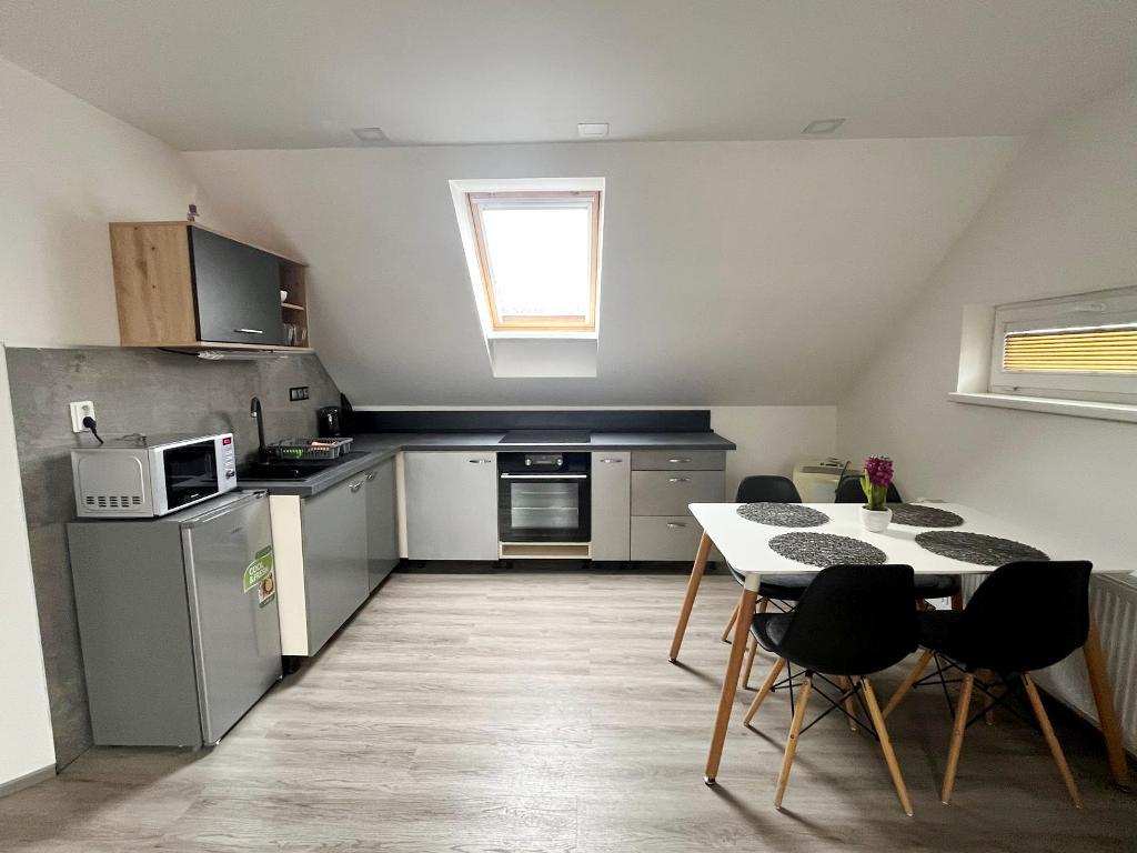 Na prenájom 1. izbový byt v Seredi